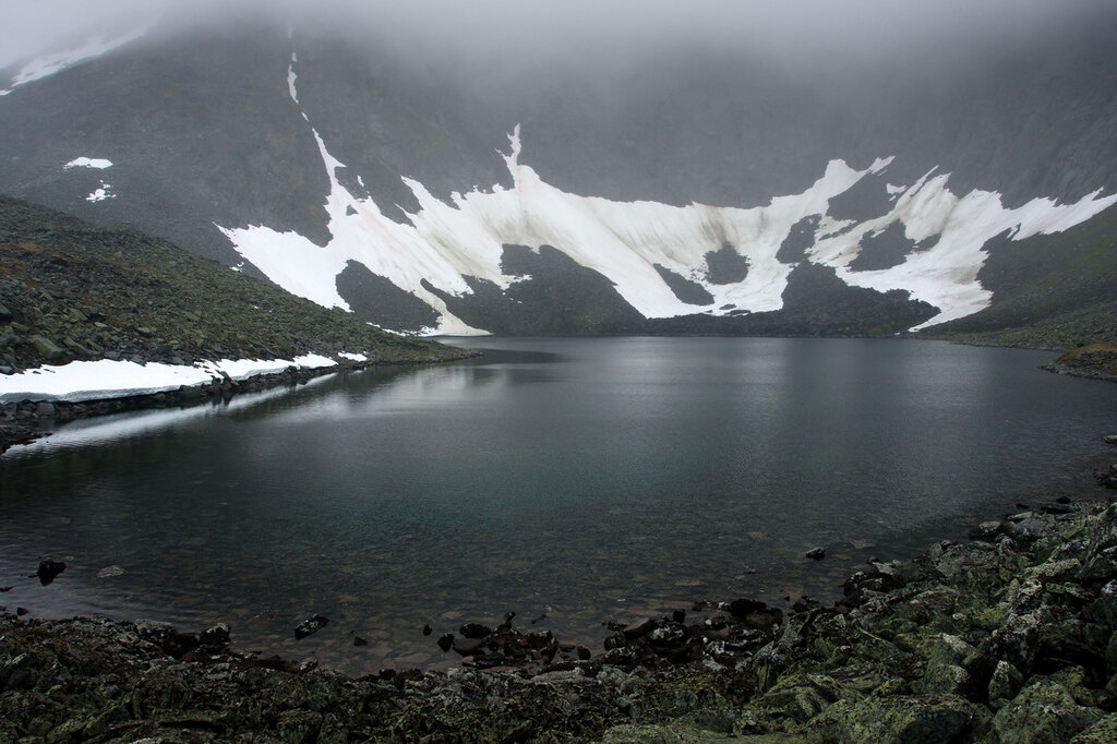 Безымянное озеро у ледника Балбан