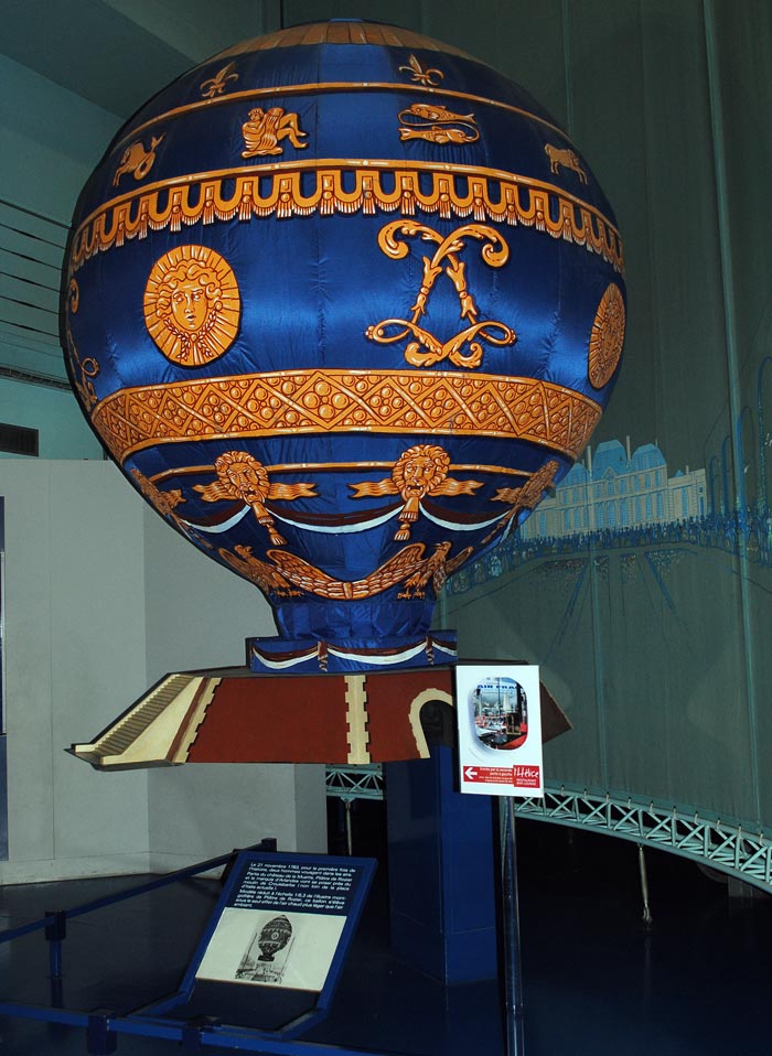 Модель шара братьев Монгольфье в музее авиации в Ле Бурже. Источник Wikimedia.org