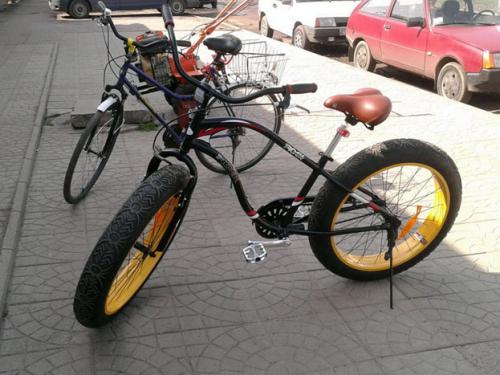 обычный велосипед и фэтбайк
