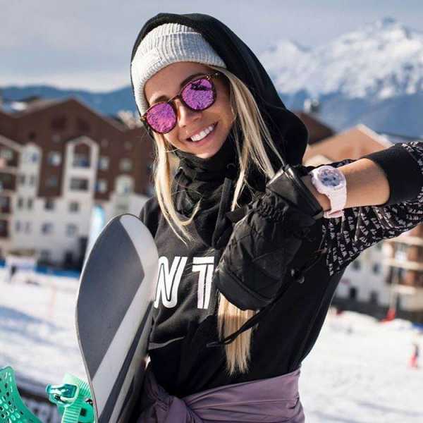 Голенькая девушка любит сноуборд (фото)